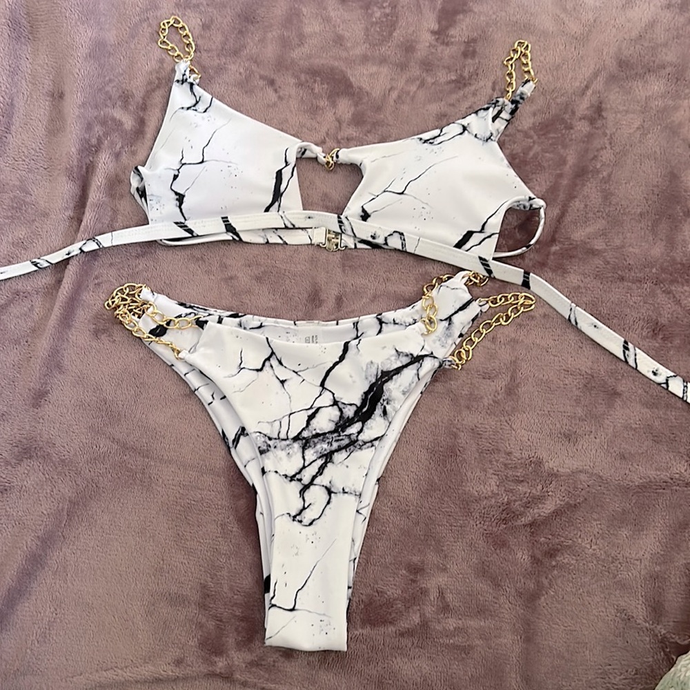 Swimsuit/ bikini
